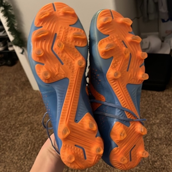 Puma soccer cleats - Picture 2 of 4